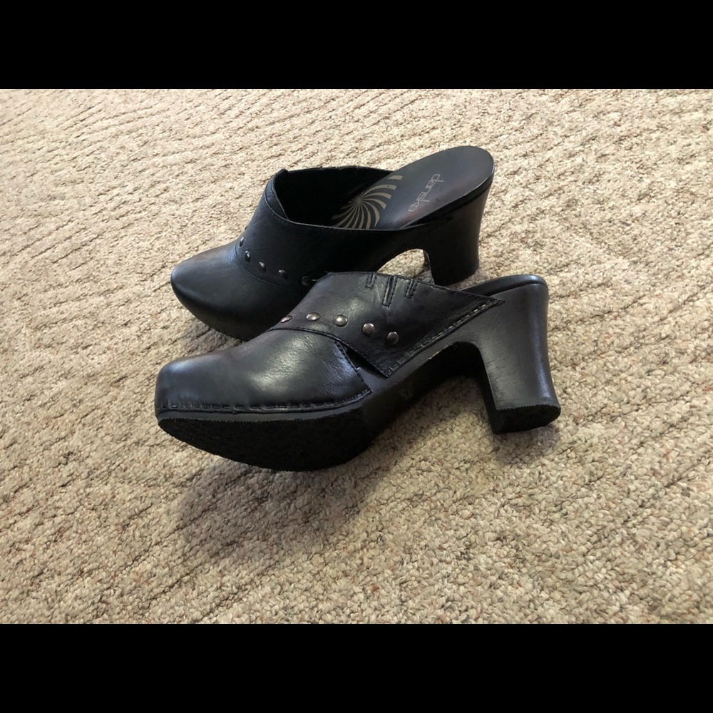 Dansko black leather mule/clog 42/12 -fits an 11